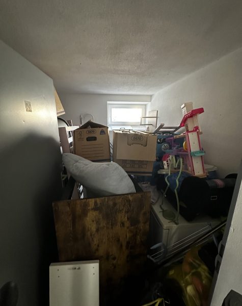 Kellerentrümpelung bei Kundin. Vorher Bild - Fachgerechte Entsorgung Gegenstände aller Art. in Nürnberg